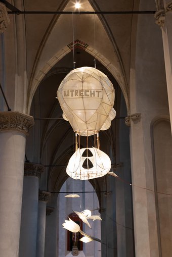 Sint-Maarten: Feest van het delen, lichtsculpturen in de kathedraal, foto Billie-Jo Krul