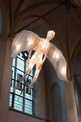 Sint-Maarten: Feest van het delen, lichtsculpturen in de kathedraal, foto Billie-Jo Krul