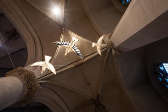 Sint-Maarten: Feest van het delen, lichtsculpturen in de kathedraal, foto Billie-Jo Krul
