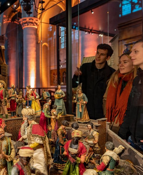 Kerststal met studenten