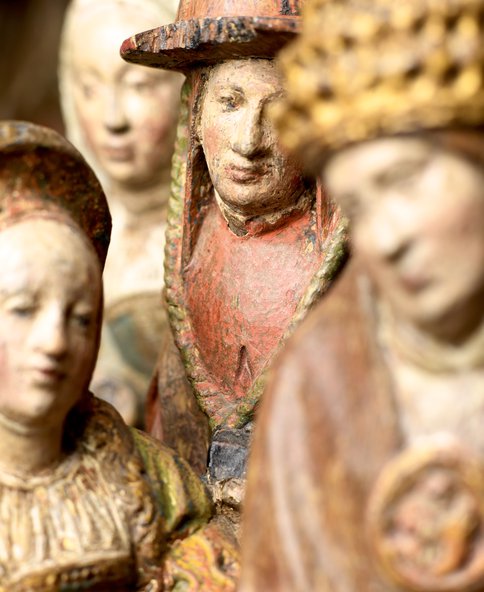 Afbeelding van een scultuur van de Meester van de Utrechtse stenenen vrouwenkop