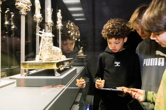 Scholieren onderbouw VO in de schatkamer - Foto: Lilian van Rooij