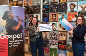 Overhandiging cheque VriendenLoterij 2023 - Foto Femke Lockefeer