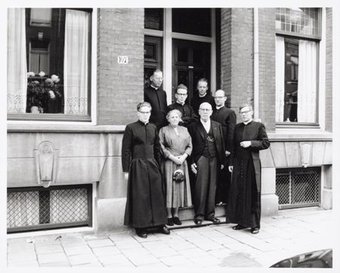 Zes zonen priester
